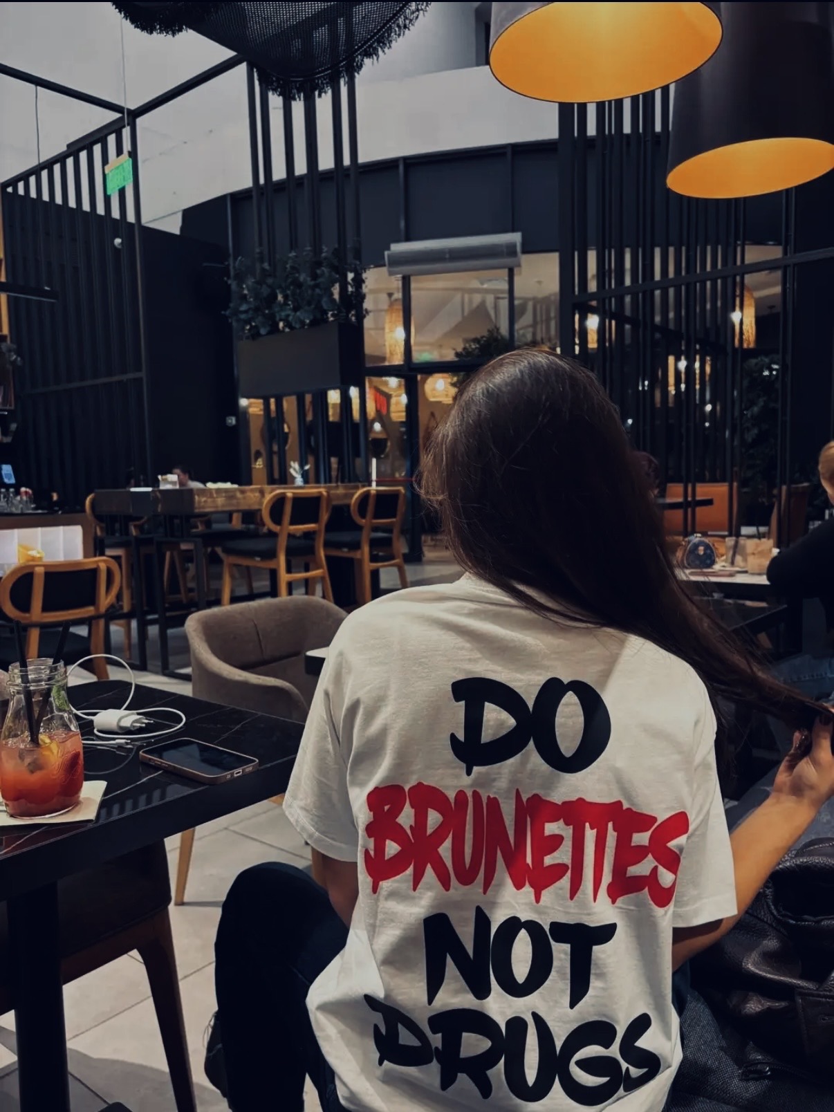 DO BRUNETTES