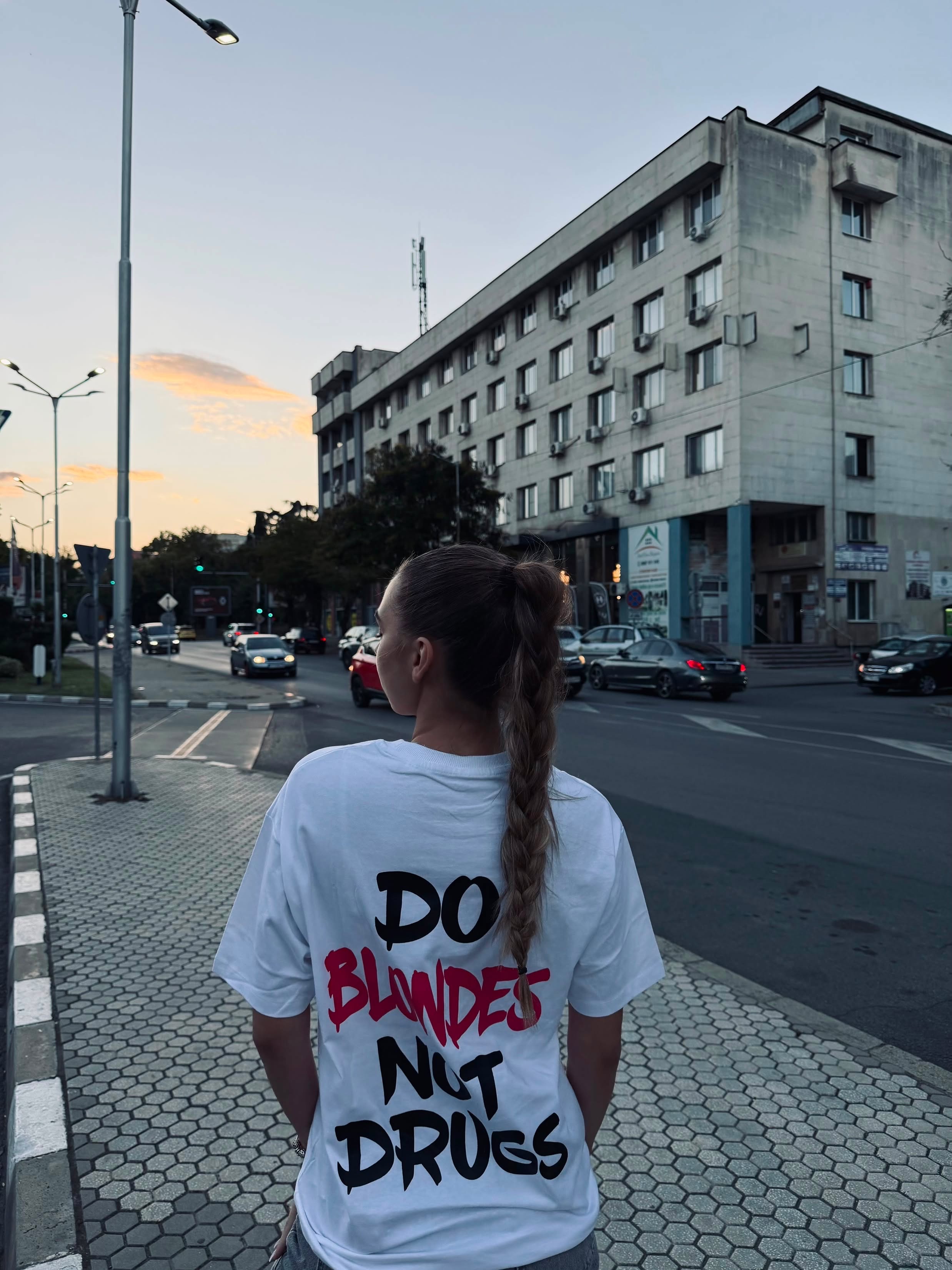 DO BLONDES